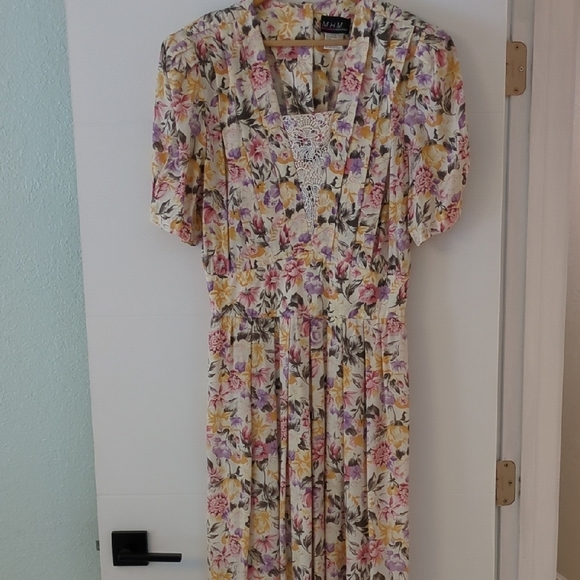 M.H.M. Vintage floral Midi Sundress with pleated laced V Front and Puff Sleeves - Picture 1 of 14